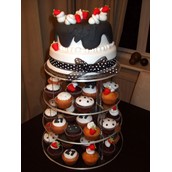 Chocolate And Strawberry Themed Cup Cakes 1