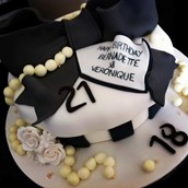 Black And White Pearl Giant Bow Cake