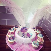 pink feathers picture cake / cupcakes  - licky lips cakes liverpool